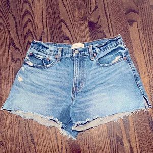 Abercrombie Mid Rise Boyfriend shorts
